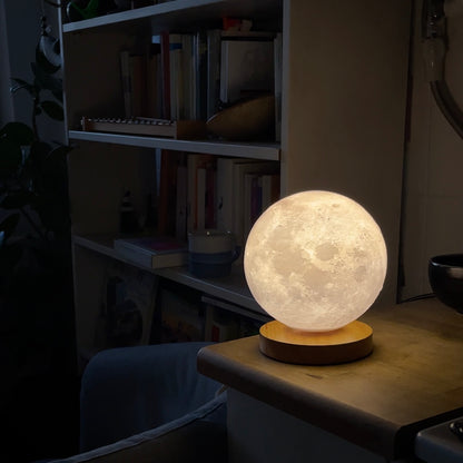 Glovo moon lamp