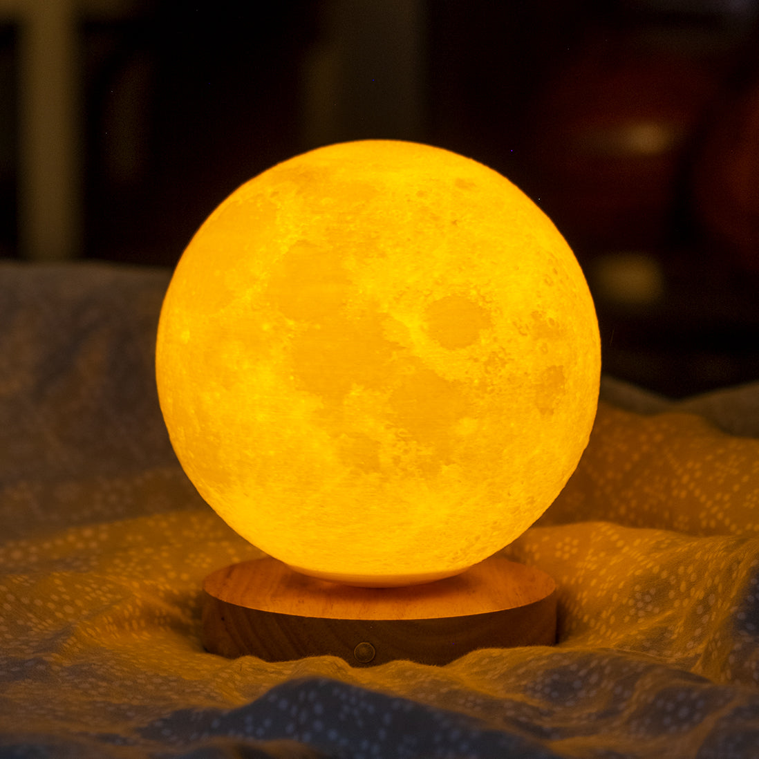 Glovo moon lamp